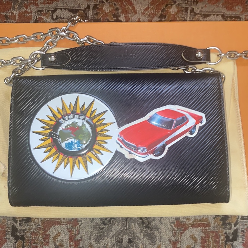 LOUIS VUITTON Epi World Tour Lock Twist crossbodybag/clutch LIMITED EDITION - Picture 3 of 13